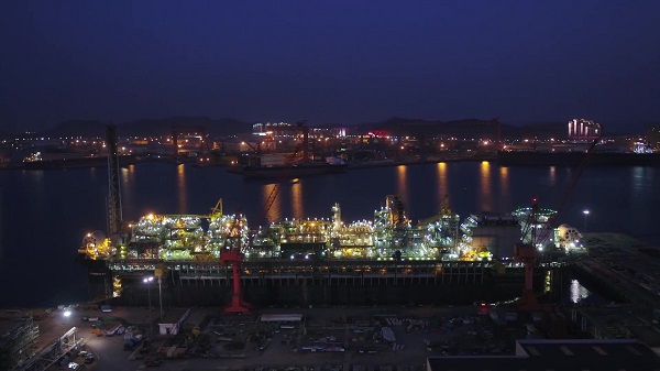 這是舾裝碼頭夜景。王成巖 攝