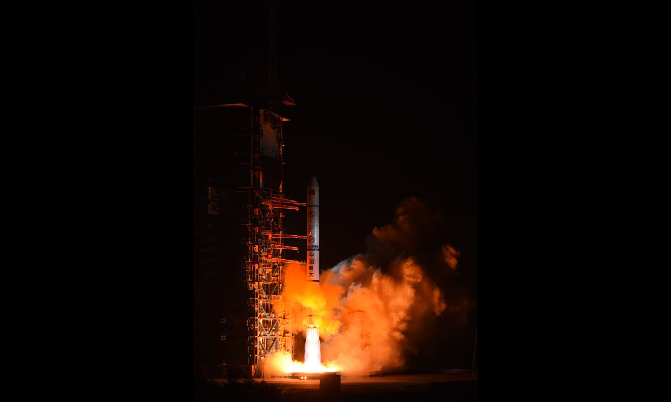 遙感三十號０２組衛星和長征二號丙運載火箭，分別由中國科學院微小衛星創新研究院和中國運載火箭技術研究院研制，測控任務由西安衛星測控中心、中國衛星海上測控部和北京航天飛行控制中心共同完成。這次任務是長征系列運載火箭的第２５６次飛行。（楊中州 攝）