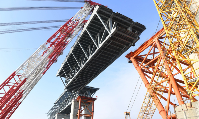 平潭海峽公鐵兩用大橋是新建福州至平潭鐵路、長樂至平潭高速公路的關鍵性控制工程，建成后將大大縮短福州至平潭的行程。（新華社記者 林善傳 攝）