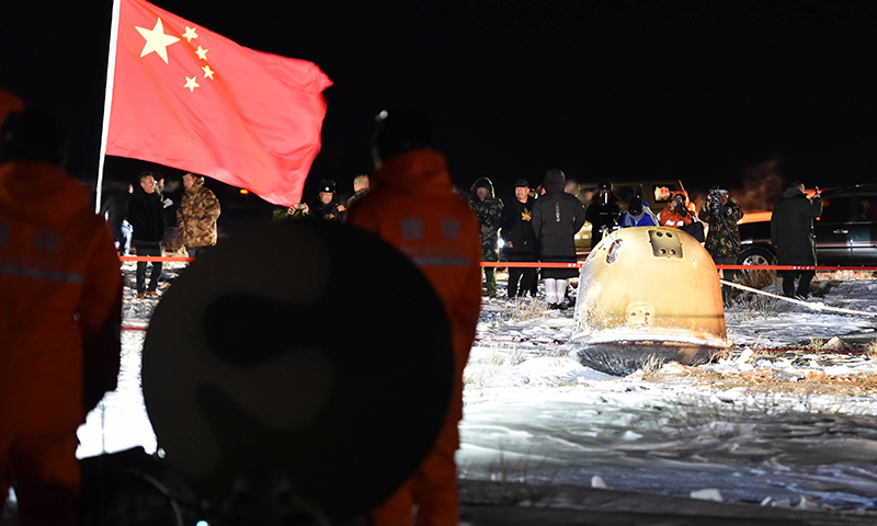 12月17日凌晨，嫦娥五號返回器攜帶月球樣品，采用半彈道跳躍方式再入返回，在內蒙古四子王旗預定區域安全著陸。（新華社記者 任軍川 攝）