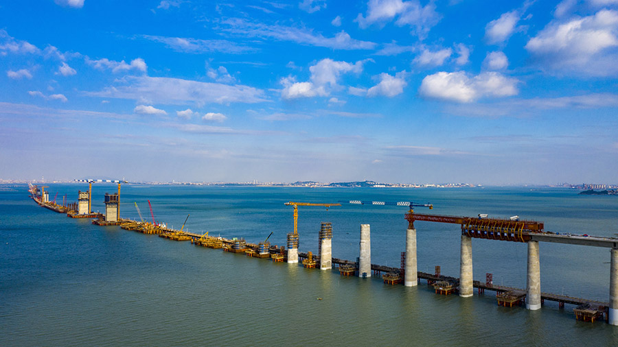 圖為湄洲灣跨海大橋建設現場。（金偉 攝）