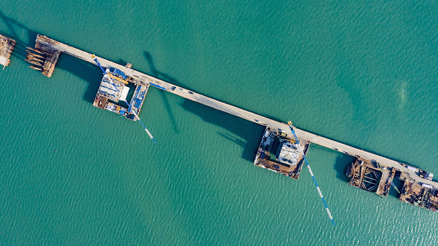 圖為湄洲灣跨海大橋建設現場。（金偉 攝）