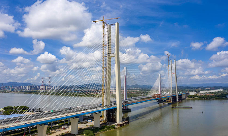 圖為建設中的大橋。（金偉 攝）