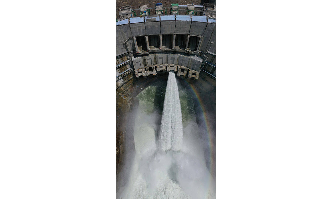 圖為6月29日，無人機(jī)拍攝的烏東德水電站大壩。（新華社記者 李夢(mèng)馨 攝）
