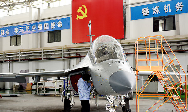 火熱六月天，正值奮進時。航空工業各單位將全國兩會精神持續貫徹落實到完成科研生產任務目標的實際行動中，以一系列高效措施激發全體干部職工奮力拼搏，確?！半p過半”目標的實現。近日，航空工業洪都洪都上下在夯實技術質量的基礎上，采取超常措施，進一步為生產交付提供強力支撐，生產交付更是創新方式方法，率先在外貿飛機工作中開展了異地遠程“云”驗收，科學解決了延誤生產進度的瓶頸問題。