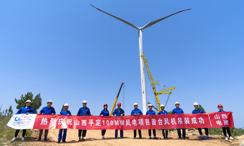 槐花香時麗日晴，風起平定山光新。近日，由中國能建投資建設，山西院總包，山西電建承建的山西平定100MW風電項目首臺風機吊裝任務圓滿完成。