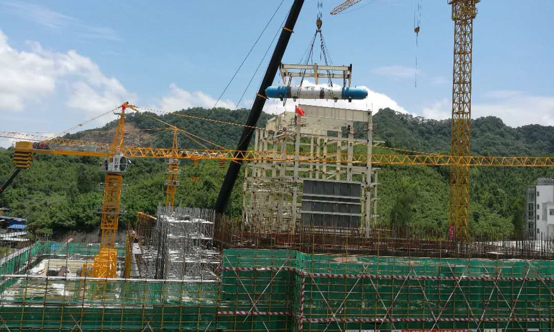 近日，中國化學工程四化建完成瀚藍（南平）固廢處理有限公司建陽區（建甌市、武夷山市）生活垃圾焚燒發電廠技改擴能項目鍋爐汽包吊裝。該項目建設規模日處理生活垃圾600噸/天，建筑面積15148m2，年處理生活垃圾21.9萬噸，年發電量8792萬度，計劃于2020年12月31日完工并網發電。