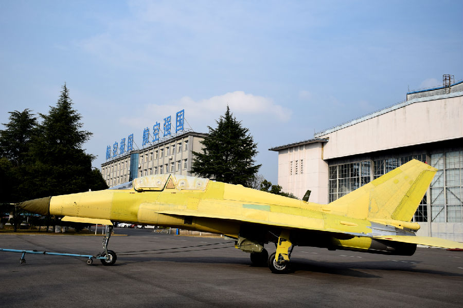 圖為航空工業貴飛首架批產海軍型“山鷹”飛機交付試飛站。
