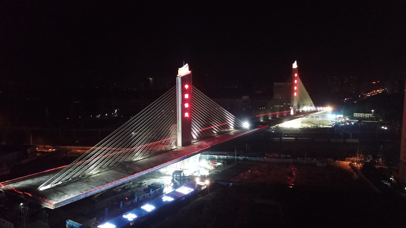 圖為7月30日，成功轉體后的保定市樂凱大街橫跨京廣鐵路大橋。（新華社記者 牟宇 攝）