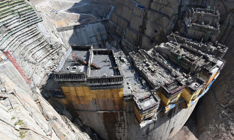圖為5月31日，建設中的烏東德水電站大壩主體工程。（新華社記者 陳曄華 攝）