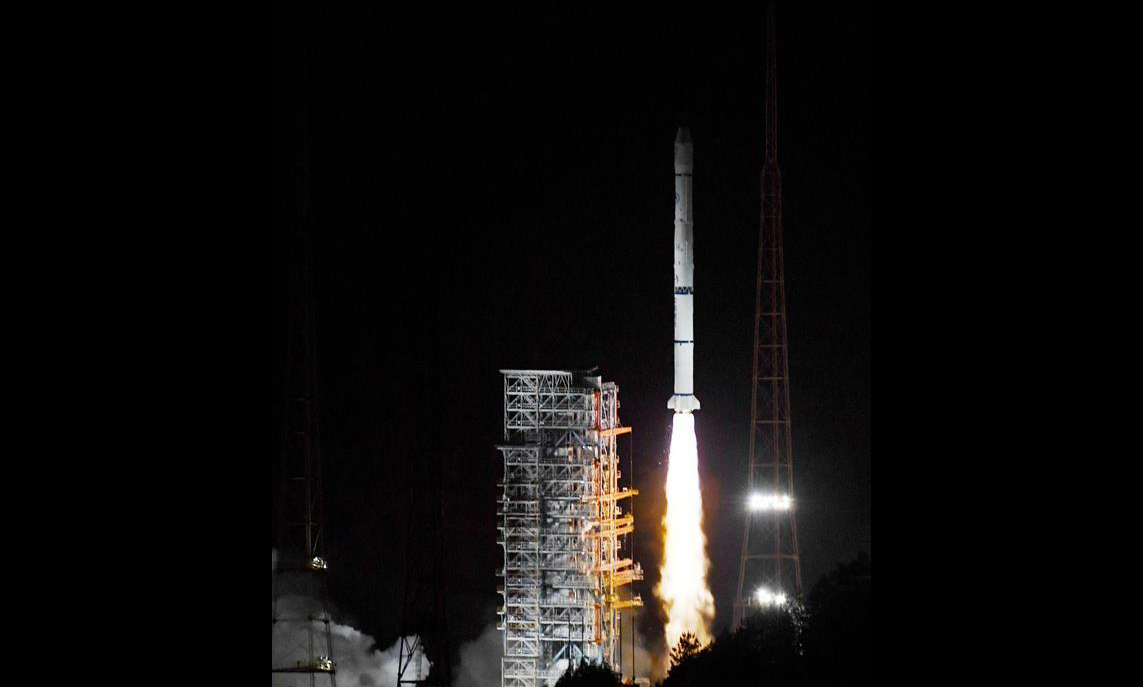 6月5日21時07分，我國風云二號H星在西昌衛星發射中心用長征三號甲運載火箭成功發射。 （新華社記者 劉坤 攝）