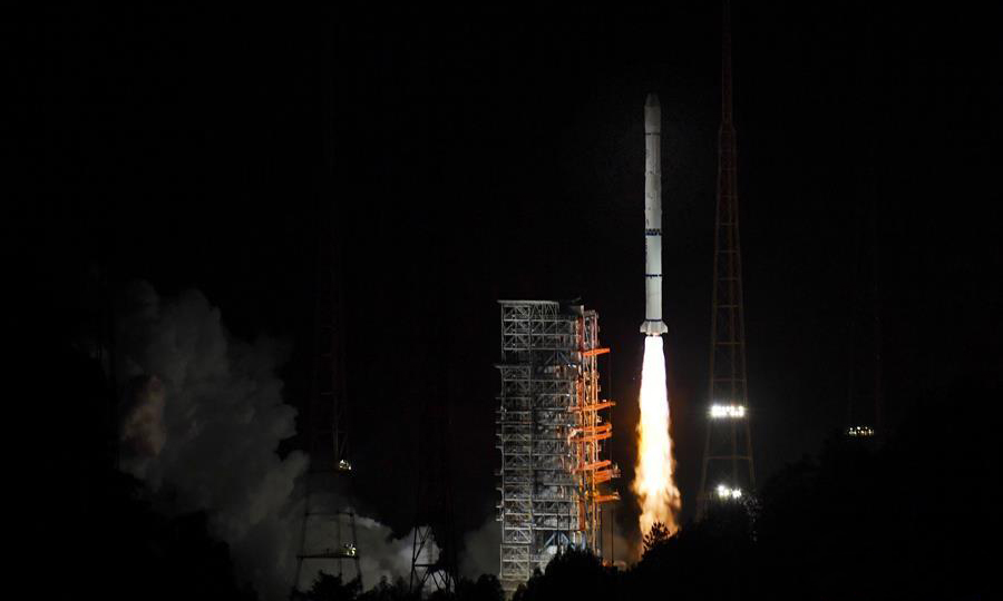 6月5日21時07分，我國風云二號H星在西昌衛星發射中心用長征三號甲運載火箭成功發射。（新華社記者 劉坤 攝）