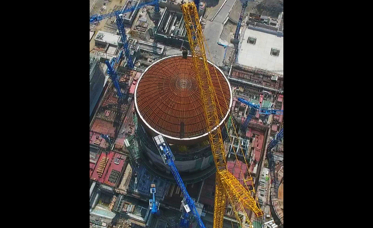 5月23日無人機拍攝的中廣核防城港核電二期工程3號機組穹頂吊裝施工現場。新華社發（廣西防城港核電公司供圖）