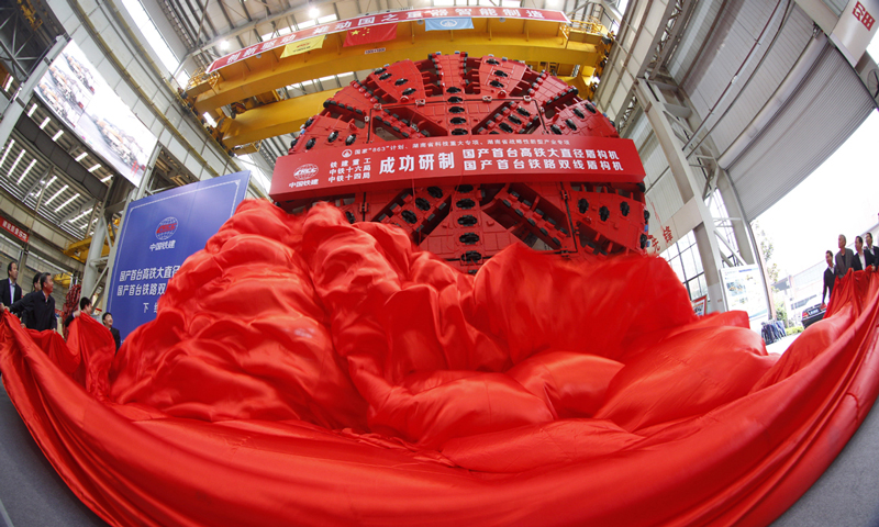 中國鐵建重工集團自主研制的國產首臺鐵路雙線超大直徑泥水平衡盾構機。