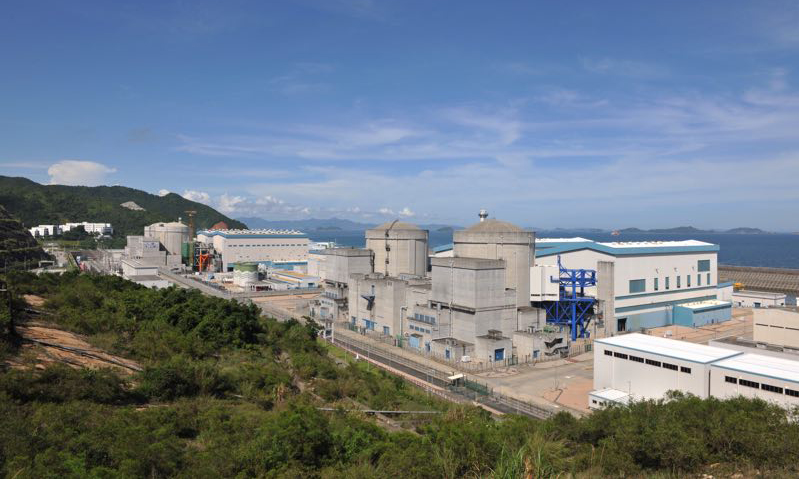 4月12日，中國廣核集團旗下的大亞灣核電運營管理有限責任公司對外通報，我國嶺澳核電站1號機組連續13年無非計劃停機停堆，截至今年4月12日，實現連續安全運行4381天，創造了國際同類型機組連續安全運行天數的最高紀錄。圖中是嶺澳核電站1號機組外景（資料照片）。