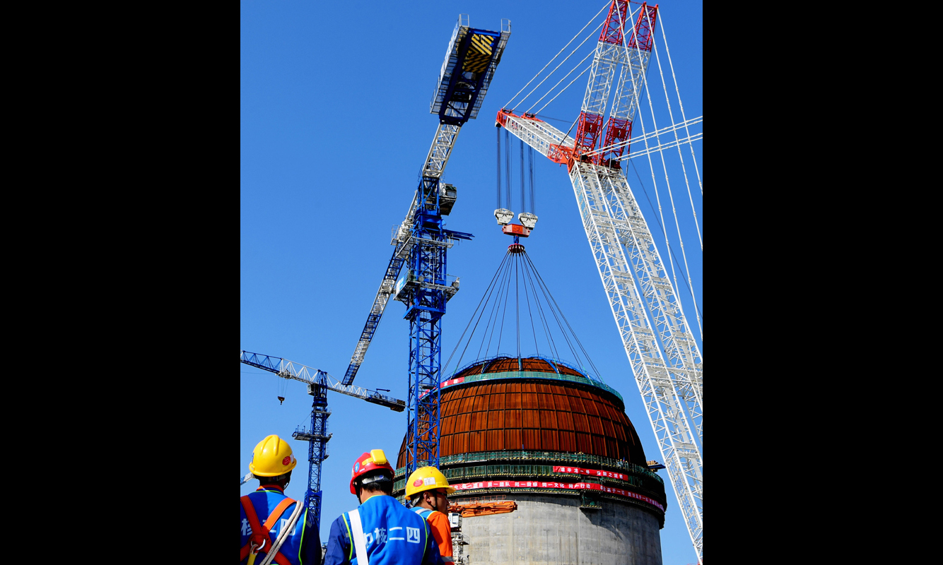 3月21日，中核集團福清核電6號機組反應堆穹頂吊裝成功。（新華社記者 魏培全 攝）