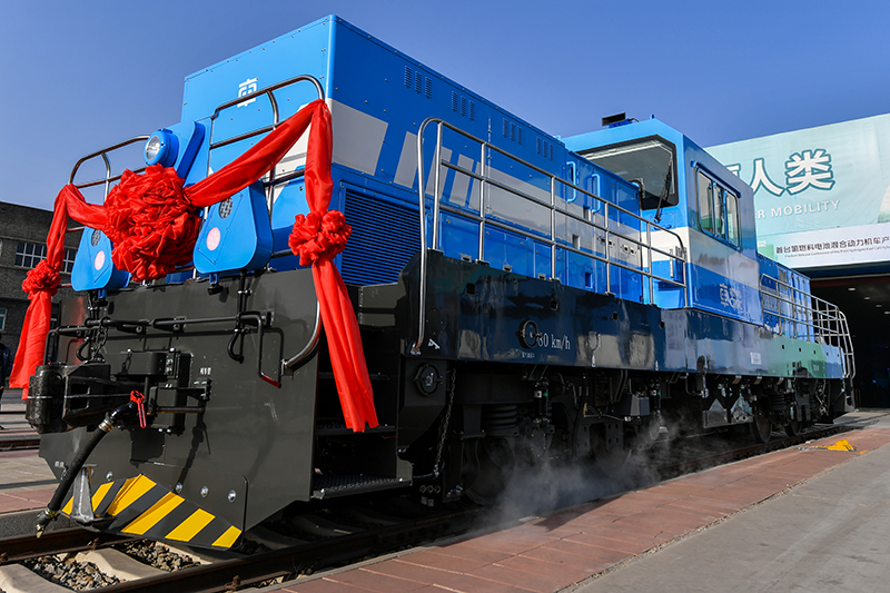圖為1月27日拍攝的我國自主研發(fā)的首臺氫燃料混合動力機車。（新華社記者 曹陽 攝）