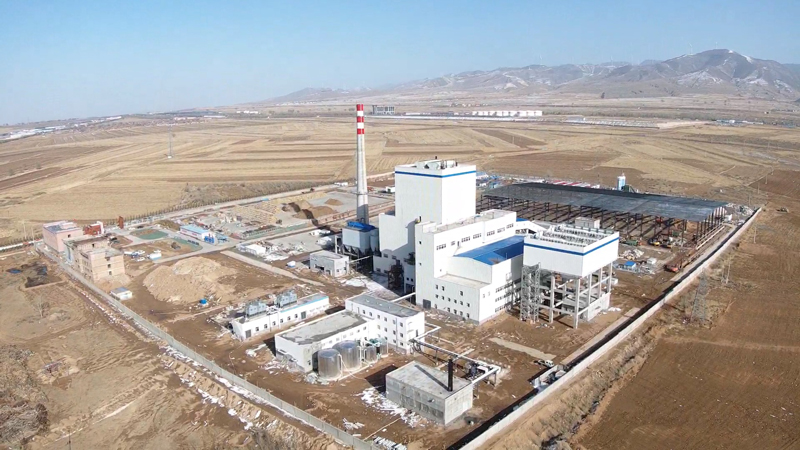 3月4日，春寒料峭，氣溫還在零下幾度的中國能建山西電建承建的五寨生物質發電項目現場，一線施工人員在“春節我在崗、項目過大年”之后再鼓干勁，快馬加鞭，迅速推進工程進度，確保機組順利并網發電。圖為項目全景。
