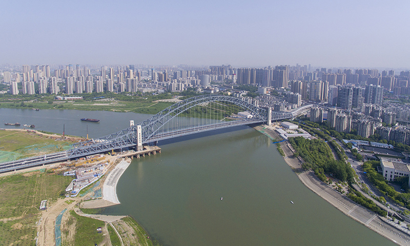 圖為5月1日拍攝的武漢漢江灣橋。新華社發(fā)（李翔 攝）