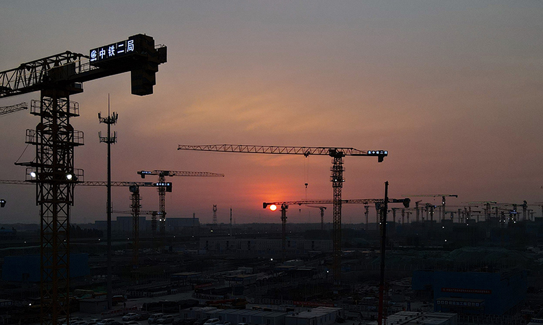 圖為7月1日，晨光下的雄安新區容西片區建設現場。（新華社記者 金皓原 攝）