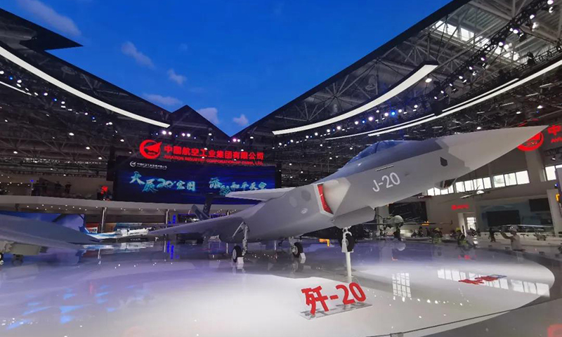 展館采用了以航空工業LOGO為元素設計的“萬眾一心”頂面整體造型，它象征著40多萬航空人團結一心、鑄建航空強國的使命追求和擔當堅守。