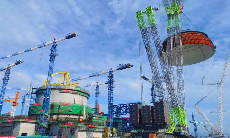 穹頂吊裝是核電工程建設的重要里程碑。穹頂位于核島頂部，主要功能是保證反應堆廠房完整性和密封性，對放射性包容起關鍵性作用。