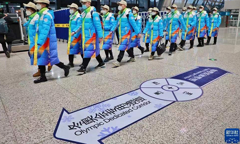 圖為1月21日，北京冬奧會相關乘客進入清河站。（新華社記者 劉續(xù) 攝）