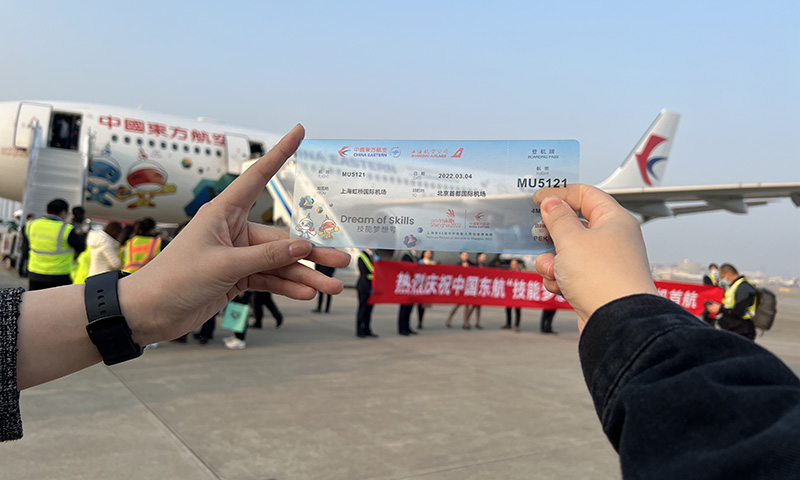 儀式前，作為上海最大的主基地航司——中國東航與上海世賽執行局成功簽約，東航正式成為上海世賽“鉑金贊助商”。圖為東航特別定制的首航紀念登機牌。