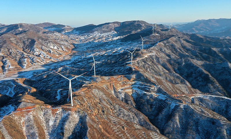 3月28日，中國(guó)能建山西電建承建嵐縣大蛇頭二期25兆瓦風(fēng)電EPC項(xiàng)目全容量并網(wǎng)發(fā)電。