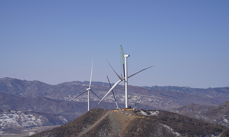  建設(shè)期間，山西電建從施工圖設(shè)計(jì)、設(shè)備催交、施工組織、現(xiàn)場(chǎng)征地補(bǔ)償、項(xiàng)目融資到實(shí)現(xiàn)首臺(tái)風(fēng)機(jī)并網(wǎng)發(fā)電，僅歷時(shí)77天，創(chuàng)造了同類型風(fēng)電項(xiàng)目開(kāi)工到并網(wǎng)發(fā)電工期最短、速度最快的新紀(jì)錄。全體參建人員發(fā)揚(yáng)“特別能吃苦、特別能戰(zhàn)斗、特別能奉獻(xiàn)”的優(yōu)良傳統(tǒng)，安全吊裝、優(yōu)質(zhì)履約，圓滿完成全容量并網(wǎng)發(fā)電任務(wù)。