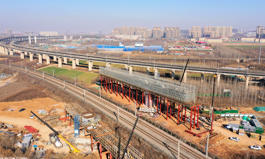濟鄭高鐵支架體系施工現(xiàn)場。
