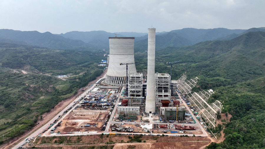 6月10日，中國能建所屬山西電建承建的西上莊熱電項目鍋爐本體受熱面焊口目前完成33000道，一次合格率達到99.46%。該項目規劃建設2臺660兆瓦超超臨界間接空冷機組，山西電建負責1號機組主體安裝施工。圖為項目建設現場。