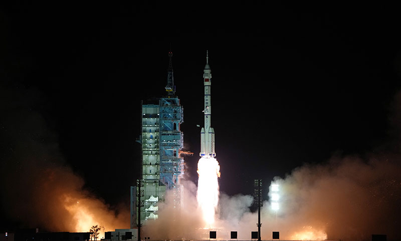 11月29日23時08分，搭載神舟十五號載人飛船的長征二號F遙十五運載火箭在酒泉衛(wèi)星發(fā)射中心點火發(fā)射，約10分鐘后，神舟十五號載人飛船與火箭成功分離，進入預定軌道，航天員乘組狀態(tài)良好，發(fā)射取得圓滿成功。新華社記者 李剛 攝