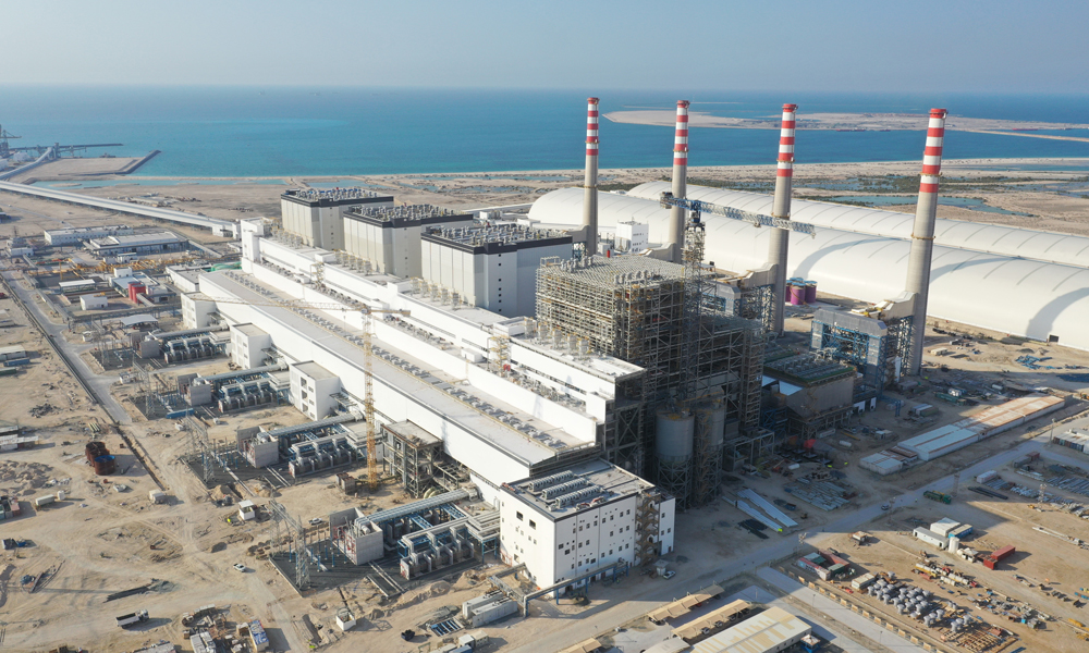 近日，哈電集團(tuán)國(guó)際公司承建的迪拜哈斯彥電站項(xiàng)目順利實(shí)現(xiàn)4號(hào)鍋爐首次點(diǎn)火的關(guān)鍵里程碑節(jié)點(diǎn)。圖為項(xiàng)目施工現(xiàn)場(chǎng)。