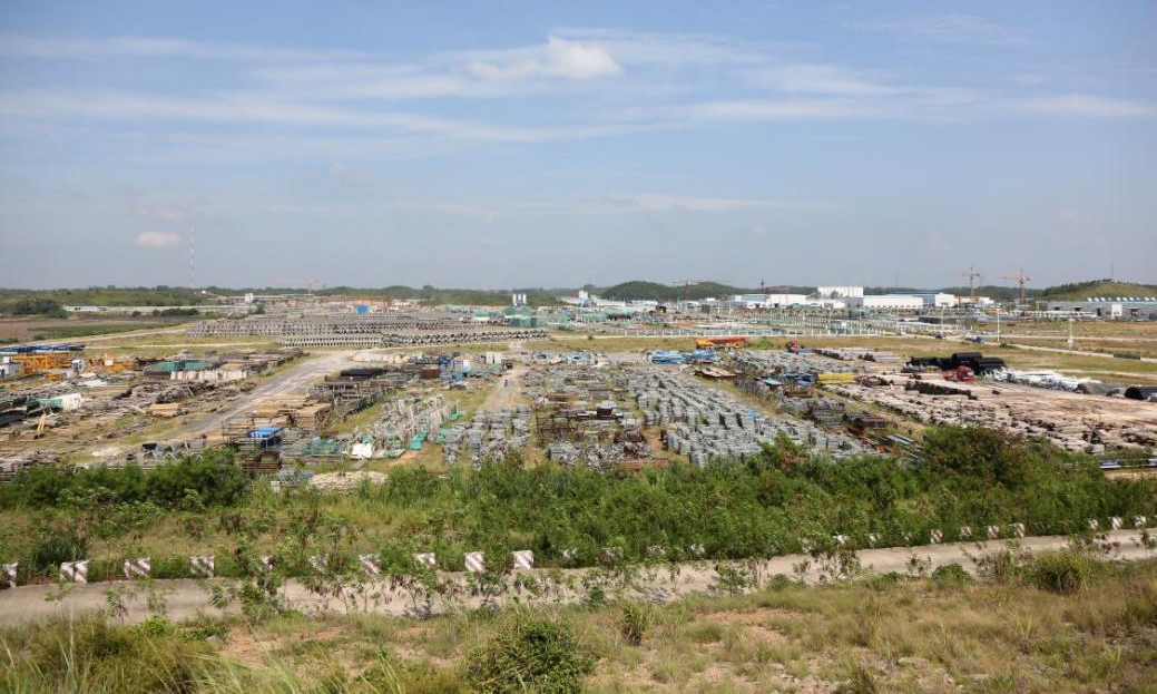 2014年，防城港核電站二期廠址原貌，此時這里還是一片存放物資的空地。