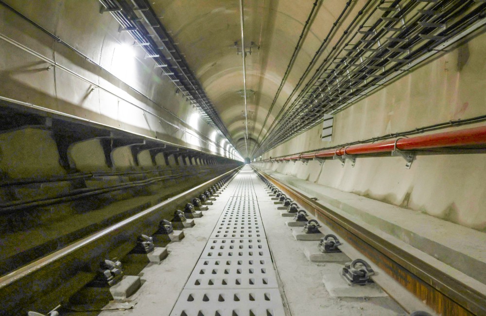貴陽軌道交通3號線建成通車后，將實現與多條線路的便捷換乘，縱貫貴陽城市南北，極大方便市民生活。圖為建設過程中已鋪設線路。