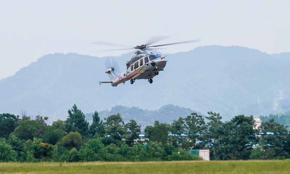 AC352是一型中型多用途直升機，該機型符合最新國際適航標準，應用大量成熟先進技術，性能優勢突出。2022年7月26日，AC352取得中國民用航空局頒發的型號合格證，填補了我國民用直升機譜系空白。