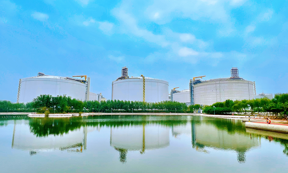 中國石化天然氣分公司天津LNG接收站二期項目建設現(xiàn)場。