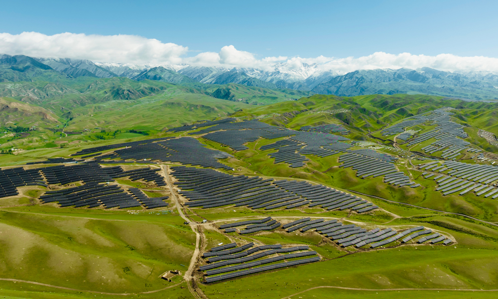 5月28日，中國綠發新疆中綠電尼勒克400萬千瓦風電光伏項目首期并網成功。