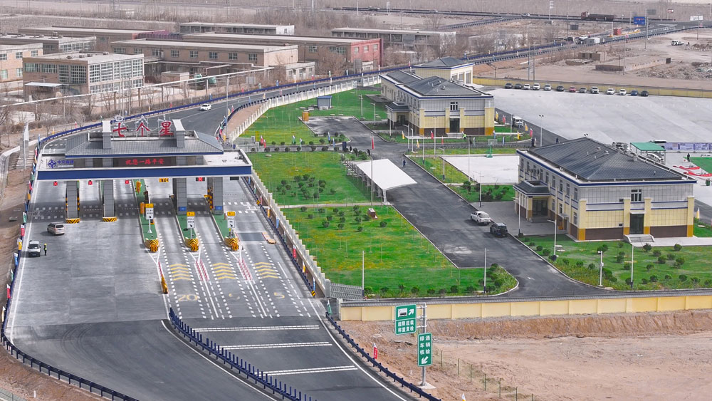 項目通車后，大幅提升了和靜縣、焉耆回族自治縣、庫爾勒市、尉犁縣三縣一市間的通行效率，為連接南北疆的烏尉高速全線通車打下堅實基礎。