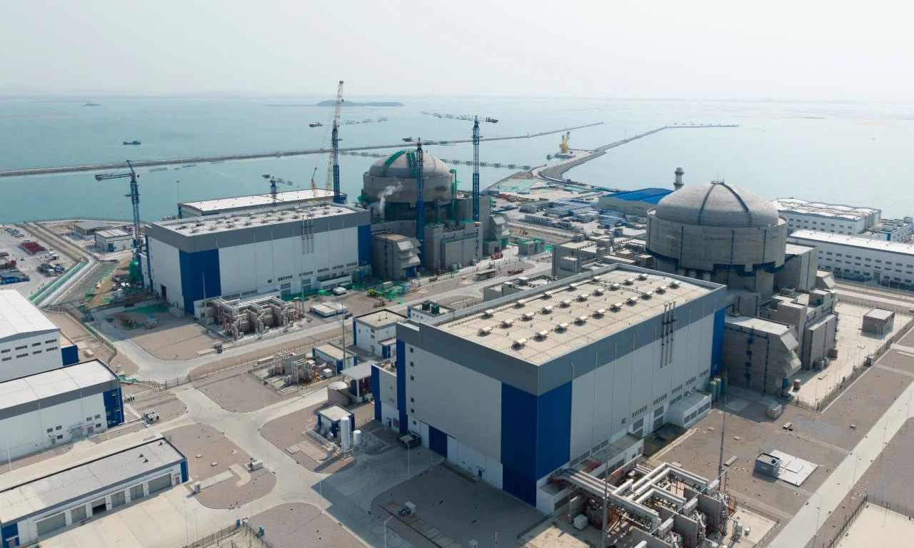 4月8日6時16分，華龍一號批量化建設(shè)項目中核集團漳州核電2號機組熱態(tài)性能試驗順利完成，為后續(xù)機組核燃料裝載、并網(wǎng)發(fā)電等工作奠定了堅實基礎(chǔ)。