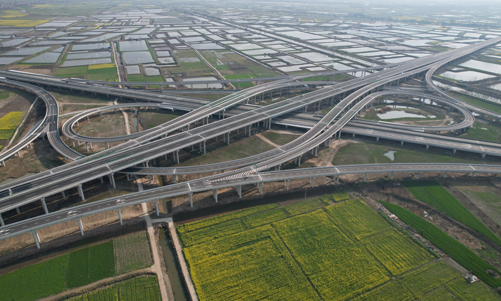 武松高速作為湖北省“九縱五橫三環(huán)”高速公路網(wǎng)的關(guān)鍵聯(lián)絡(luò)線，由武漢段、仙桃至洪湖段、萬(wàn)全至監(jiān)利段、監(jiān)利至江陵段、江陵至松滋段（含觀音寺長(zhǎng)江大橋）等5段高速組成，線路總長(zhǎng)約222公里。對(duì)于優(yōu)化湖北高速路網(wǎng)，強(qiáng)化長(zhǎng)江經(jīng)濟(jì)帶骨干路網(wǎng)結(jié)構(gòu)，改善仙桃市東南部與洪湖市中北部地區(qū)的交通狀況，提升分蓄洪區(qū)的防洪和緊急救援能力具有極其重要的戰(zhàn)略意義。