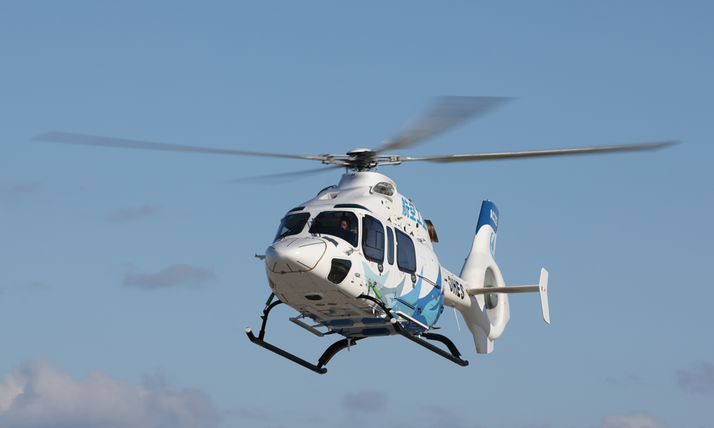 近日，“吉祥鳥”AC332直升機完成空中再起動適航驗證試飛，在1500米、4600米、6000米和7000米四個高度下，發動機起動過程的穩定性、可靠性、安全性和自動化程度得到充分驗證，直升機飛行安全再添有力保障，試飛最高高度打破AC系列直升機在該領域的試飛高度紀錄。