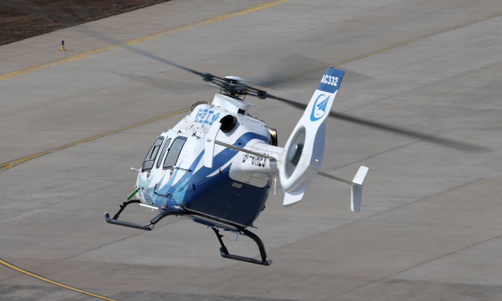 AC332直升機是航空工業集團全新研制的一款雙發多用途直升機，在海拔4500米、標準大氣+20℃的起降條件下，可實現飛行高度6000米、航程600千米和商載600千克的“三個6”卓越目標。