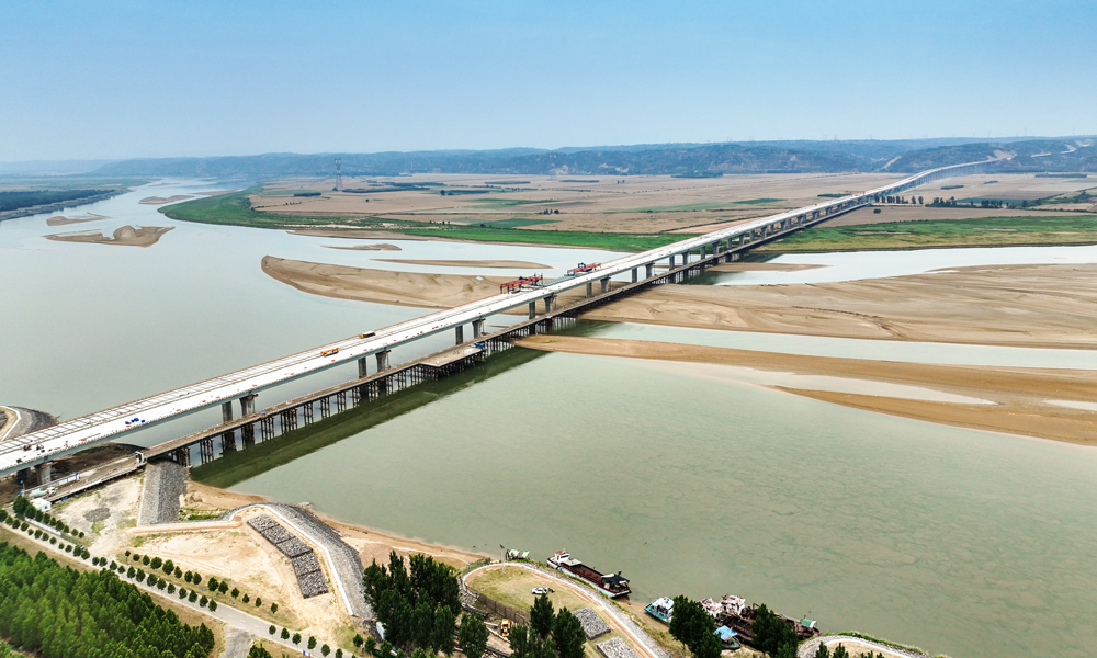 沁伊高速公路計劃今年12月底建成通車。項目建成后，將在太行高速，荷寶高速、沿黃高速之間形成一條新的縱向高速公路通道，加強沿線各地貫徹落實黃河流域生態保護和高質量發展戰略，形成輻射豫西北、聯動晉西南、支撐中原城市群高質量發展的重要通道。