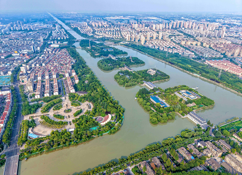 這是位于江蘇省揚州市江都區的南水北調東線源頭江都水利樞紐（7月6日攝，無人機照片）。新華社發（任飛 攝）