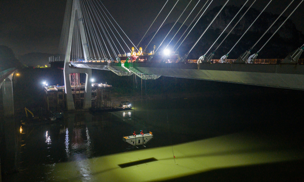 據了解，柳梧鐵路是柳州至廣州鐵路的重要組成部分，項目正線全長238.167公里，為雙線電氣化客貨共線鐵路，設計速度目標值160公里/時。項目建成后將完善區域綜合立體交通網絡，拓寬區域內客貨運輸通道，對川渝云貴大部分地區及桂中地區融入粵港澳大灣區發展具有重要意義。