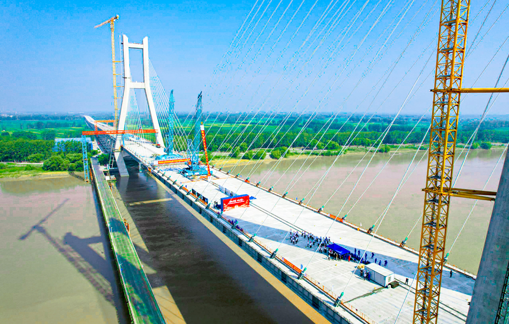 該項目建成后，將在黃河兩岸新增一條平行于連霍高速的東西向大通道，對服務中部崛起戰略、助推中原城市群發展、促進黃河流域生態保護和高質量發展具有重要意義。