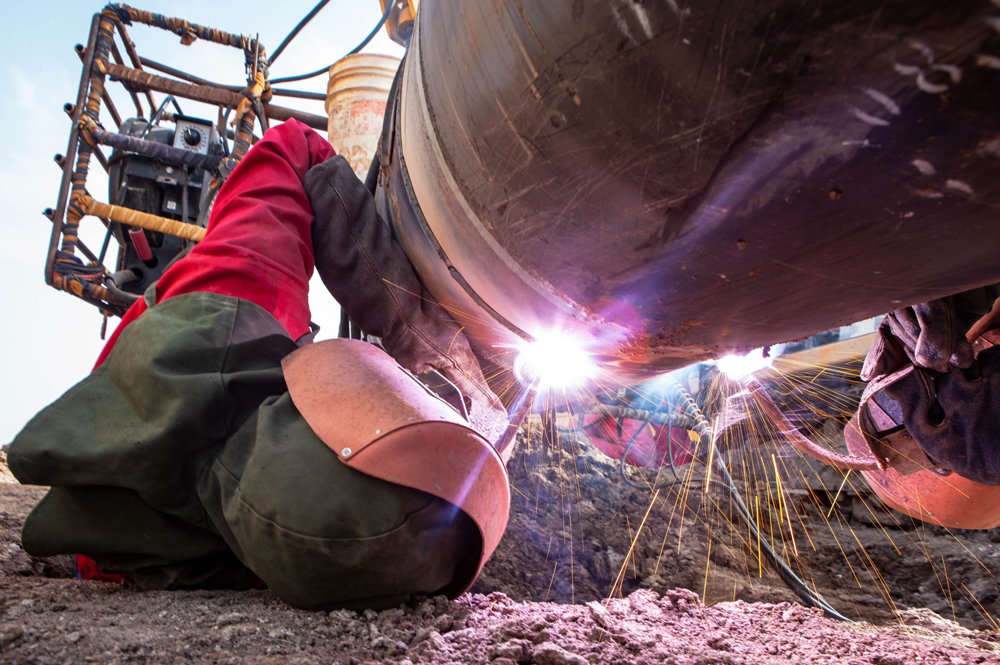 據統計，氣化南疆天然氣管道工程二期項目自今年3月10日開工以來，英買力到三岔口245公里的管道施工已經完成2.4744萬道焊口的焊接作業，占階段任務的60.66%。