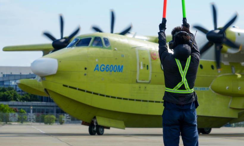 試飛機(jī)組駕駛著AG600-1102架機(jī)于珠海金灣機(jī)場順利完成包括滑行、一般性檢查、任務(wù)系統(tǒng)和高空飛行在內(nèi)的一系列生產(chǎn)試飛任務(wù)，飛機(jī)狀態(tài)良好，操縱系統(tǒng)正常，各系統(tǒng)工作穩(wěn)定。隨后，飛機(jī)再次從珠海機(jī)場起飛，轉(zhuǎn)場湖北宜昌進(jìn)行噴漆。